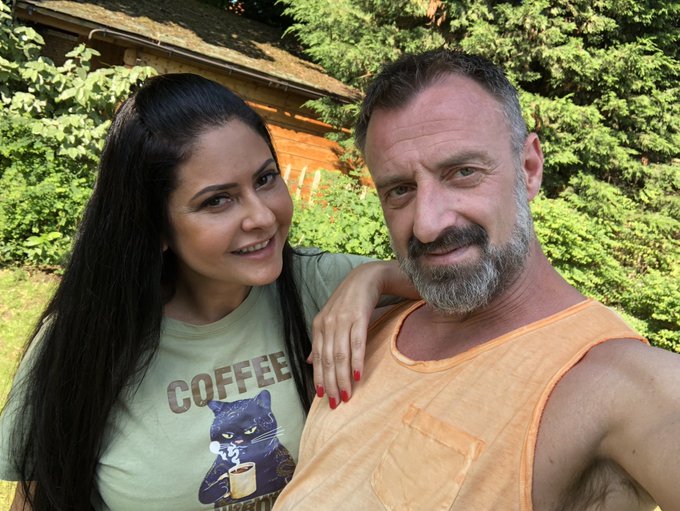 Having a lovely morning with my beautiful friend @Mariskax_Prod 😘😜xx https://t.co/oS6Kj95PEo<a href="/tag/love"class="tags"><span>#love</span></a><a href="/tag/work"class="tags"><span>#work</span></a><a href="/tag/goodvibes"class="tags"><span>#goodvibes</span></a><a href="/tag/happy"class="tags"><span>#happy</span></a><a href="/tag/goodtimes"class="tags"><span>#goodtimes</span></a>