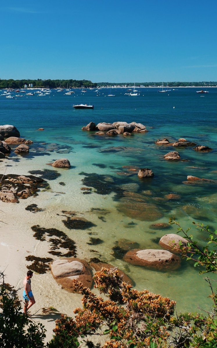 Carolinelsln's tweet photo. Un petit coin de paradis ⛱️💙 #FouesnantlLesGlenan 
#Bretagne #Finistere #begmeil #MagnifiqueBretagne #MagnifiqueFrance https://t.co/pD1wxr2Ijt