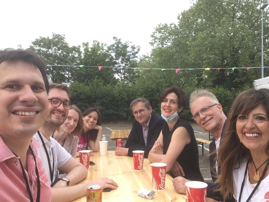 SBrahimi1's tweet image. Et juste avant le début du meeting, le joyeux verre des retrouvailles, entre candidats @MoDem_Paris #EnvieIDF , avec le beau soutien de notre députée et présidente du MoDem  #Paris @maudgatel ! 🥂 #NousVotonsLaurentLe20et27Juin!🧡 @LauStmartin @MarleneSchiappa @JulienBargeton .