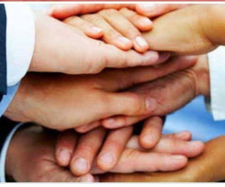 С уважением коллектив. Любовь и уважение в обществе. Дружба. Бурные аплодисменты. Любовь и гармония в семье.