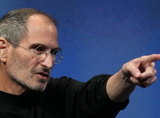 "Un anno fa mi è stato diagnosticato un tumore. Nessuno vuole morire. Ma la morte è la migliore invenzione della vita. È il suo agente di cambio. Il tempo è limitato:non sprecatelo vivendo la vita di qualcun’altro. Non rimanete intrappolati nei dogmi. Siate affamati. Siate folli"