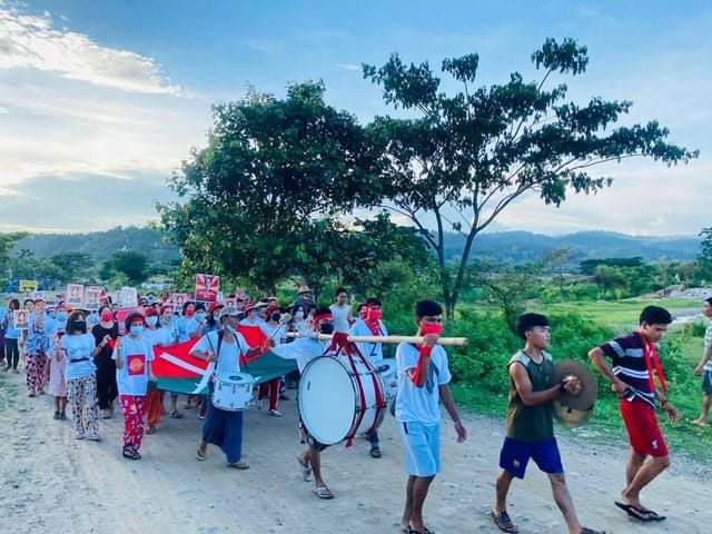 Issible1's tweet photo. Daily Strike by residents in Tamakan,Hpakant marched to against Military Regime. 
#Black4Rohingya
#WhatsHappeningInMyanmar
#June13Coup
 https://t.co/VbpBZic740