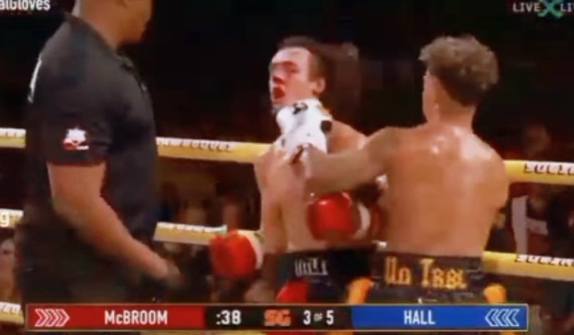 RajapakseRyan's tweet photo. Bryce just got his ass whooped. Unluky, Austins jabs and his foot movement were so much faster. https://t.co/FFb11Tqu9F