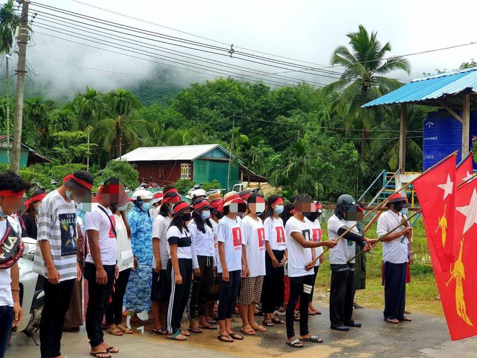 nslwin's tweet photo. DAWEI, Tanintharyi Region: Protest against military dictatorship today.

#June13Coup #WhatsHappeningInMyanmar #MilkTeaAlliance https://t.co/Tv8nBLMD30