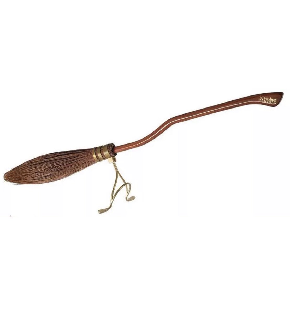 Nimbus 2000/2. Нимбус 2000 у гарри. Нимбус 2000 из гарри поттера. Метла гарри поттера нимбус. Что такое нимбус 2000.