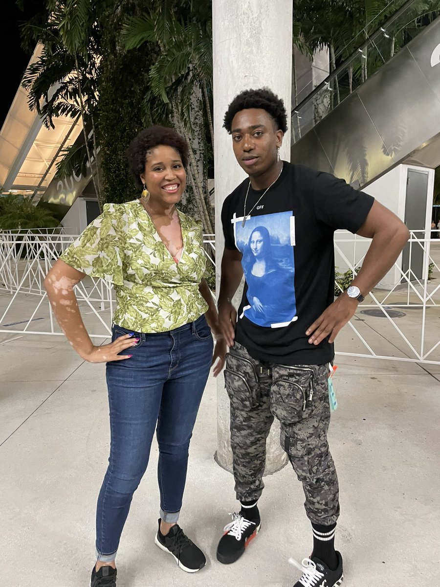 timarashauntel's tweet photo. Finally met the 👑 of the #bubnation @itsKevinAxel @KevinLangue https://t.co/WERLJh4URv