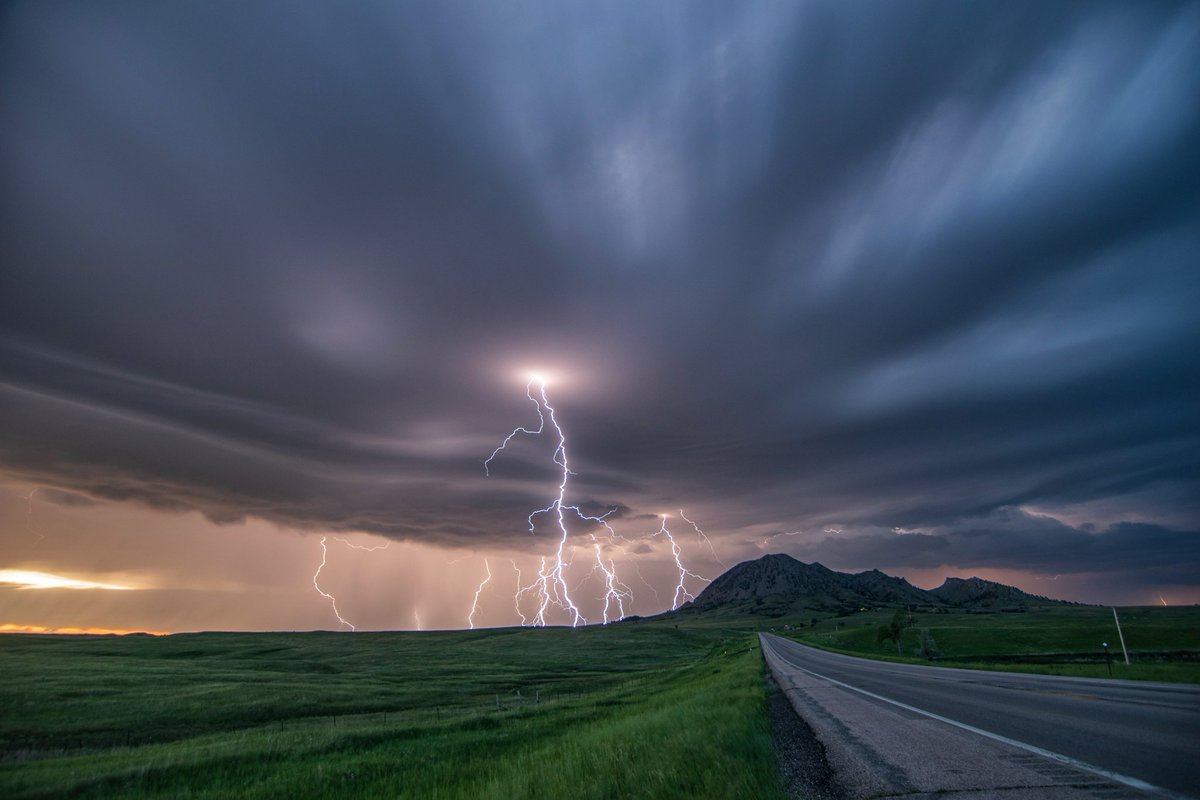 Cgstorm5's tweet image. @NWSRapidCity @ReedTimmerAccu @StormHour Thursday night turned out less active than originally forecasted with an enhanced risk, but it still put on a show at Bear Butte! Mission accomplished.  #SDwx #kotaweather #stormchasing #weather #picoftheday #thunderstorm #stormscape