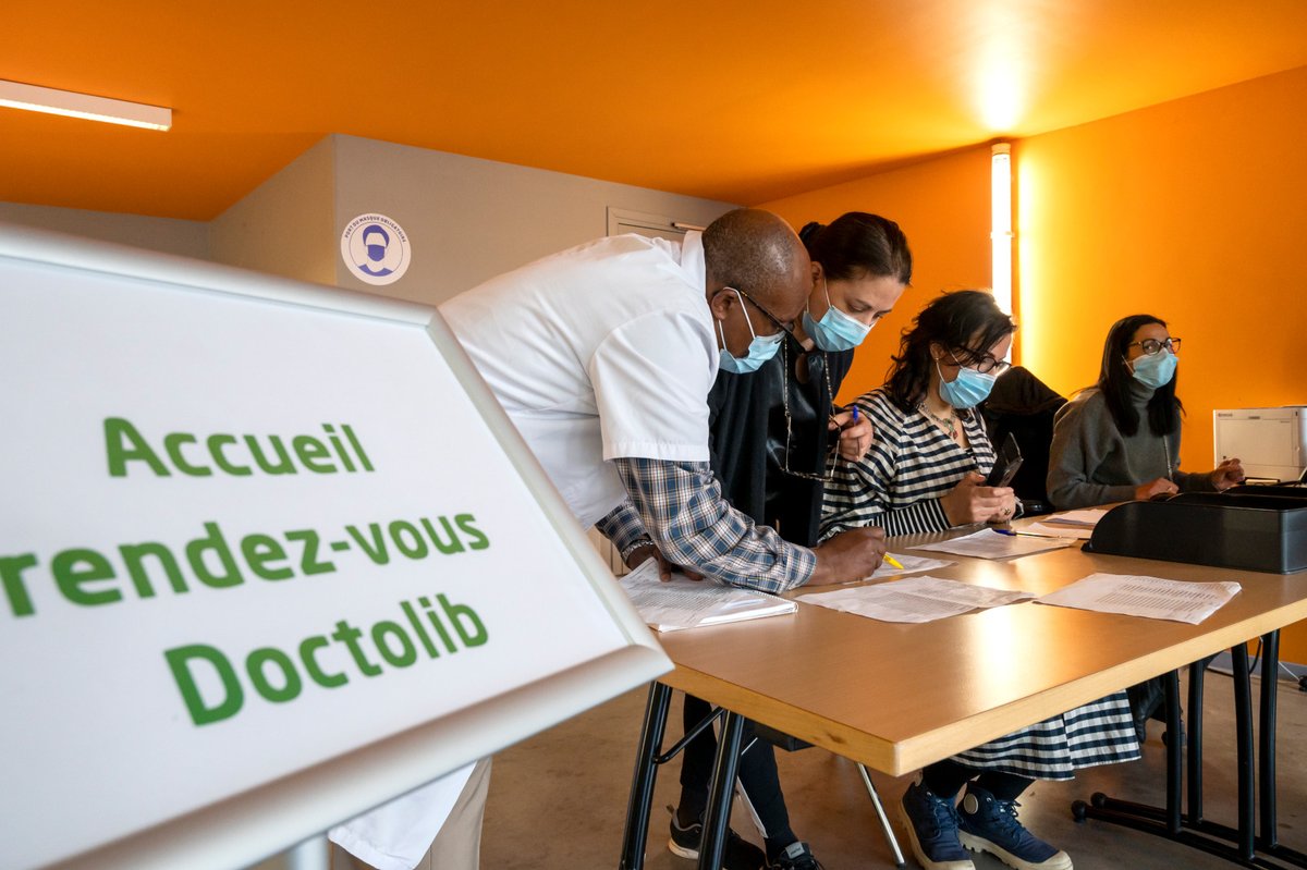 roubaix's tweet photo. Une "nocturne vaccinale" organisée ce jeudi 17/06 de 17h à 21h par le Centre Hospitalier de #Roubaix au @Stabvelodrome. Vous pouvez réserver votre créneau sur https://t.co/FjsRZMKatC 💉

Plus d'infos sur le Centre de vaccination du Stab ➡️ https://t.co/3UjloPc3vk https://t.co/WFoCp5vh13