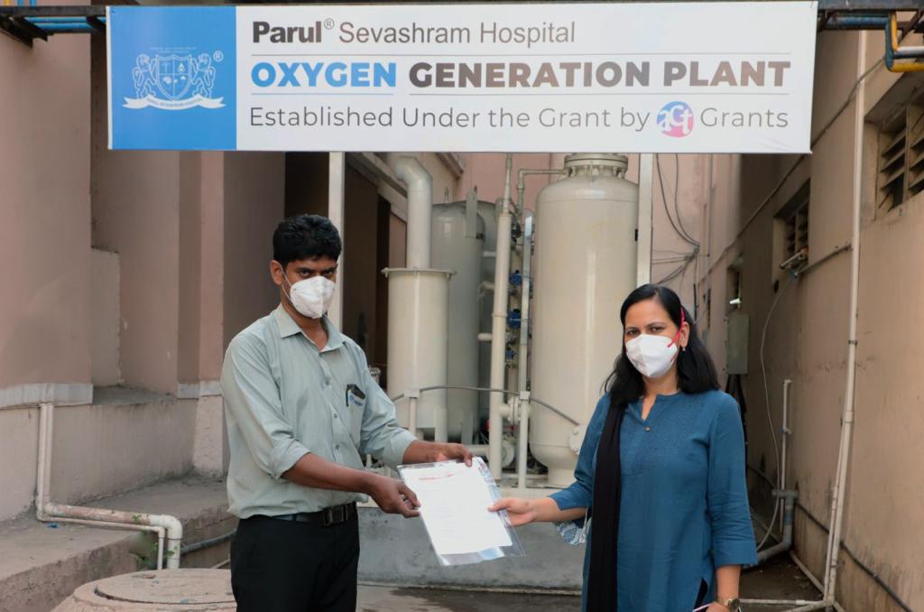 smknowledge2020's tweet photo. Every challenge always leaves behind something to learn. I am glad to see how the administrators of Parul Sevashram Hospital are always learning and developing new ways of serving the patients better. https://t.co/U8xoPThYKl