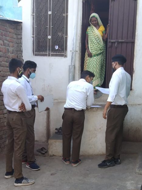 friendsofrss's tweet photo. RSS volunteers spreading awareness about vaccination at Bundi, Rajasthan. https://t.co/Glfp9nNjL8