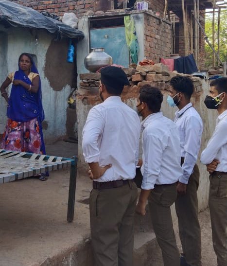 friendsofrss's tweet photo. RSS volunteers spreading awareness about vaccination at Bundi, Rajasthan. https://t.co/Glfp9nNjL8