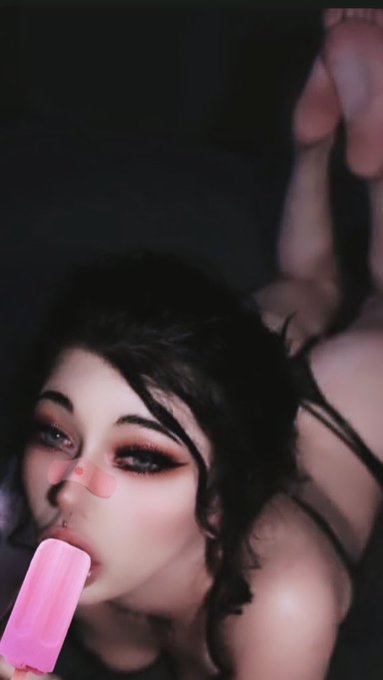 Eyes on you😈 https://t.co/c7xAfswSSc<a href="/tag/vampire"class="tags"><span>#vampire</span></a><a href="/tag/gothic"class="tags"><span>#gothic</span></a><a href="/tag/gothgirl"class="tags"><span>#gothgirl</span></a>