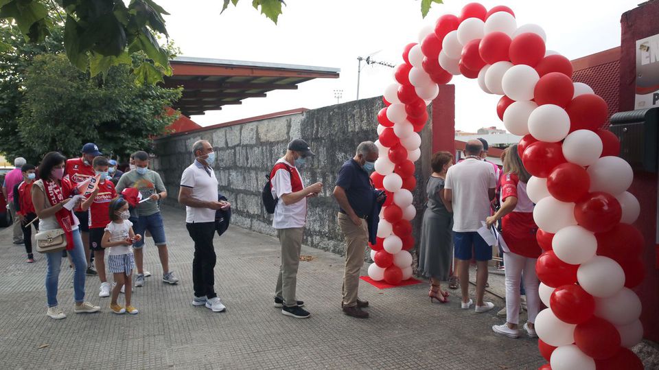 Las imágenes del partido entre el Arousa y el Estradense lavoz.gal/s_dhc2