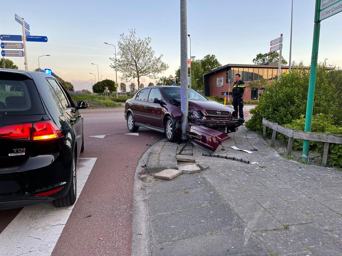 Nu op WF Nieuws: "Automobilist onder invloed van lachgas veroorzaakt ongeval in Grootebroek" | #grootebroek #automobilist #ongeval #lachgas ..