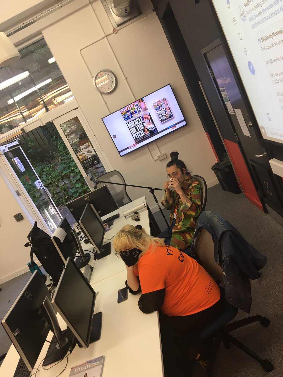 This morning’s news meeting, and a new, furry member of the team!
@y7newscornwall <a href="/BBCCornwall/">BBC Cornwall</a> <a href="/LeoDevine/">Leo Devine</a> #newscat