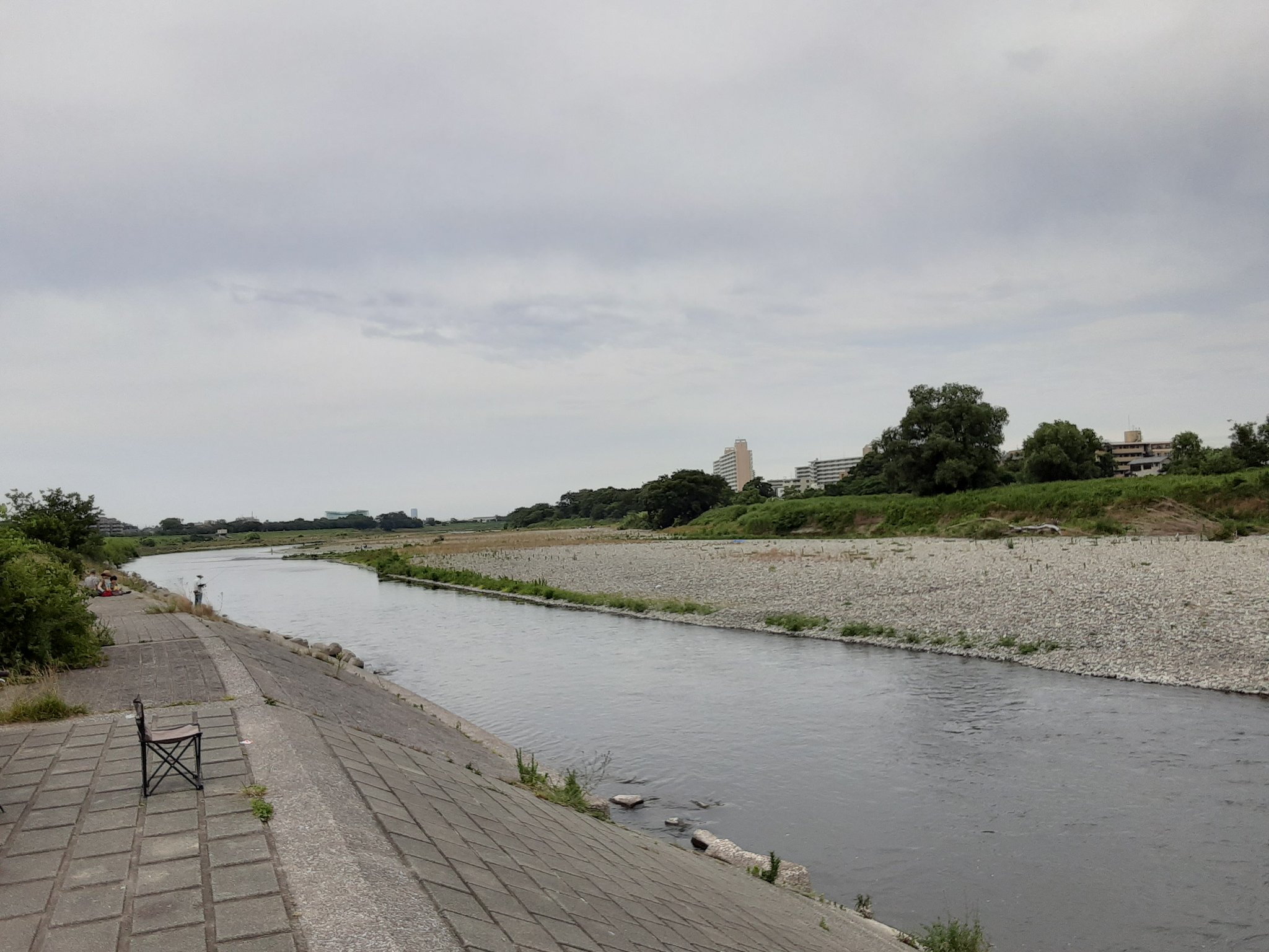 調布市多摩川自然情報館 本日の多摩川 府中用水合流点の下流側と上流側 アユ釣りをする姿がちらほら 釣果はいかに 流れの緩やかな場所ではアブラハヤの姿も見られました T Co Ys6hiq9n05 Twitter