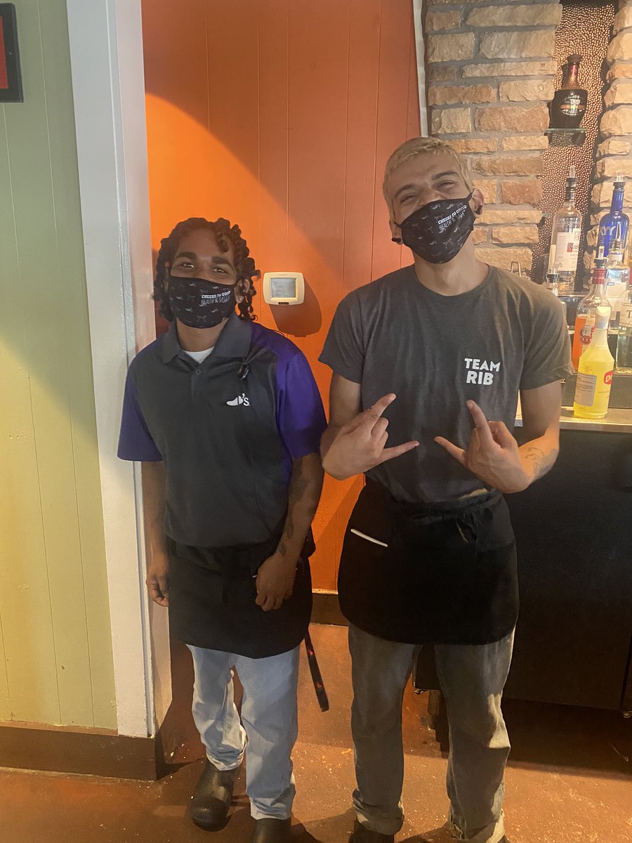 _HotBoiRonald_'s tweet photo. Look at my HOH taking over the FOH. Glad got to play restaurant with David and Jordan today! Jordan got an amazing complement from a guest about the amazing service she had received. Jordan is definitely putting his best foot forward to #ChilisGrow 🌻#teamEstrada #FutureCSL https://t.co/44Sf6qfFhf