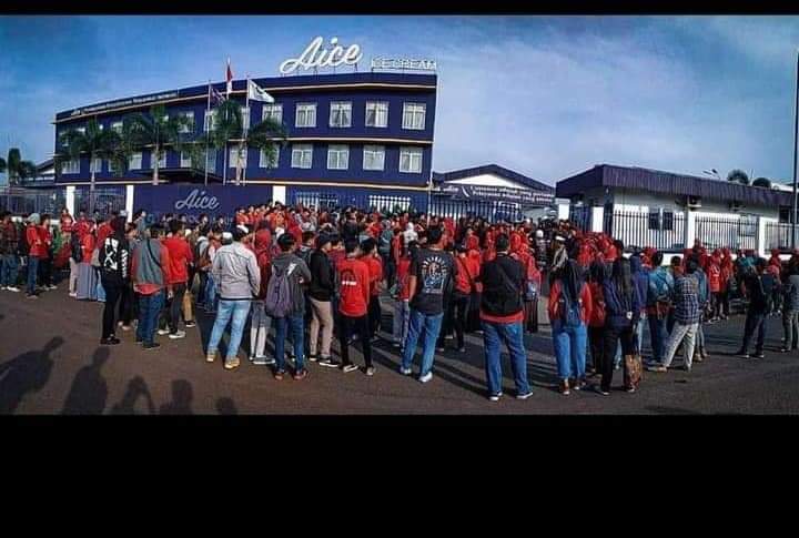 jaedi09's tweet photo. #BoikotProdukAice
#BoikotProdukAice
#BoikotProdukAice
Manis es_mu tidak semanis nasib buruhnya yg di phk sepihak karna menuntut keadilan''... https://t.co/Hh6K2xHss3
