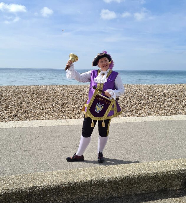 I had a great time shouting for the very first Farmers Market in Felpham this weekend - fantastic weather, very well supported and brilliantly organised. This event will now take place at the Felpham Village Hall every 2nd Saturday of the month. 🔔😃🔔