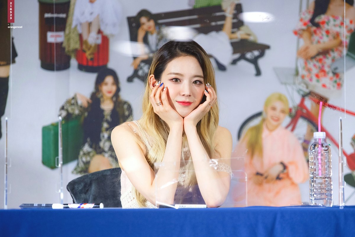 210523 규리

🍊❤️

#프로미스나인 #Fromis_9 #장규리 #규리
<a href="/realfromis_9/">fromis_9 [프로미스나인]</a>