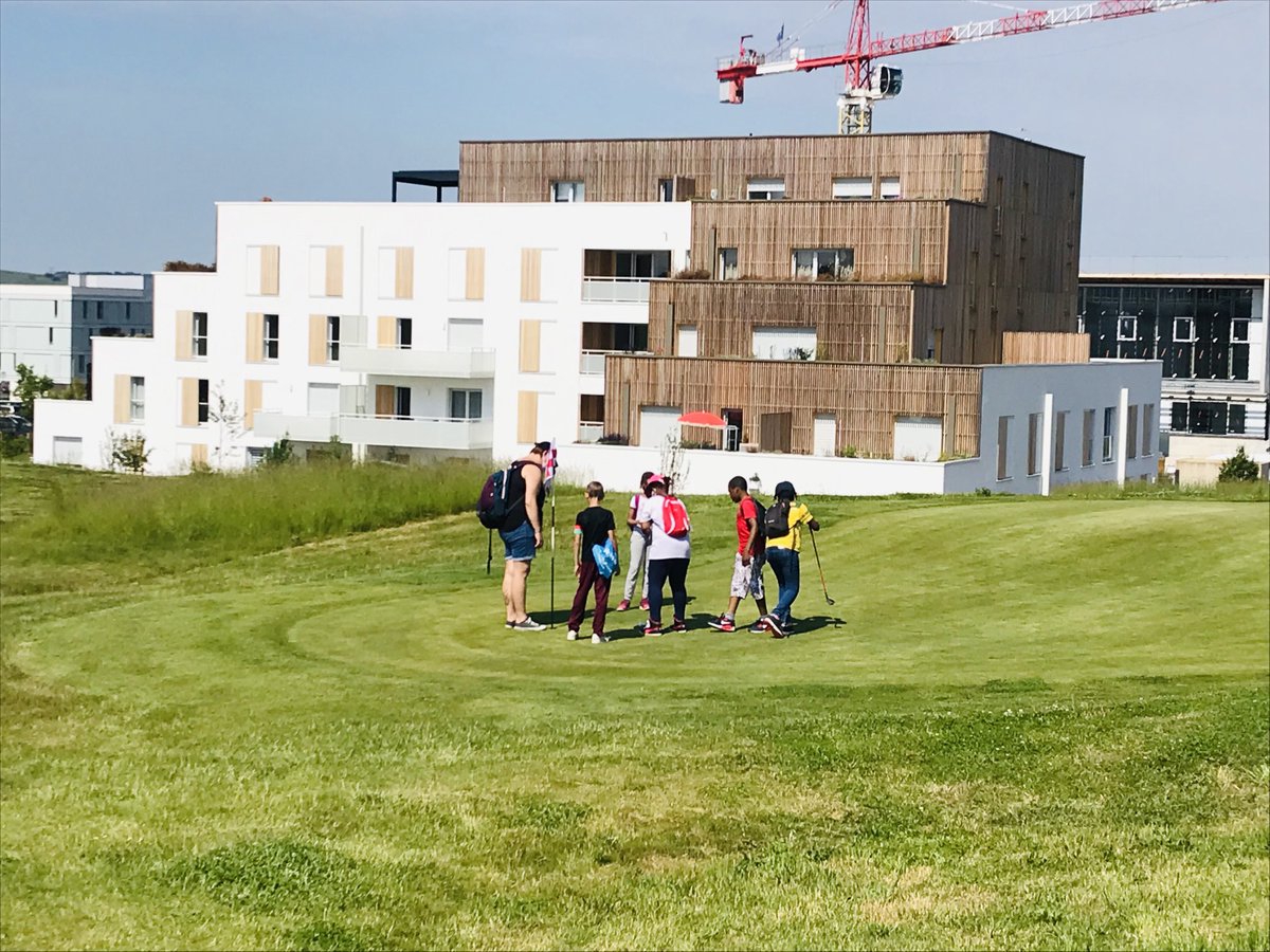 PignyE's tweet photo. Journée Usep golf à Bezannes avec des écoles rémoises https://t.co/lUNuywfRE1