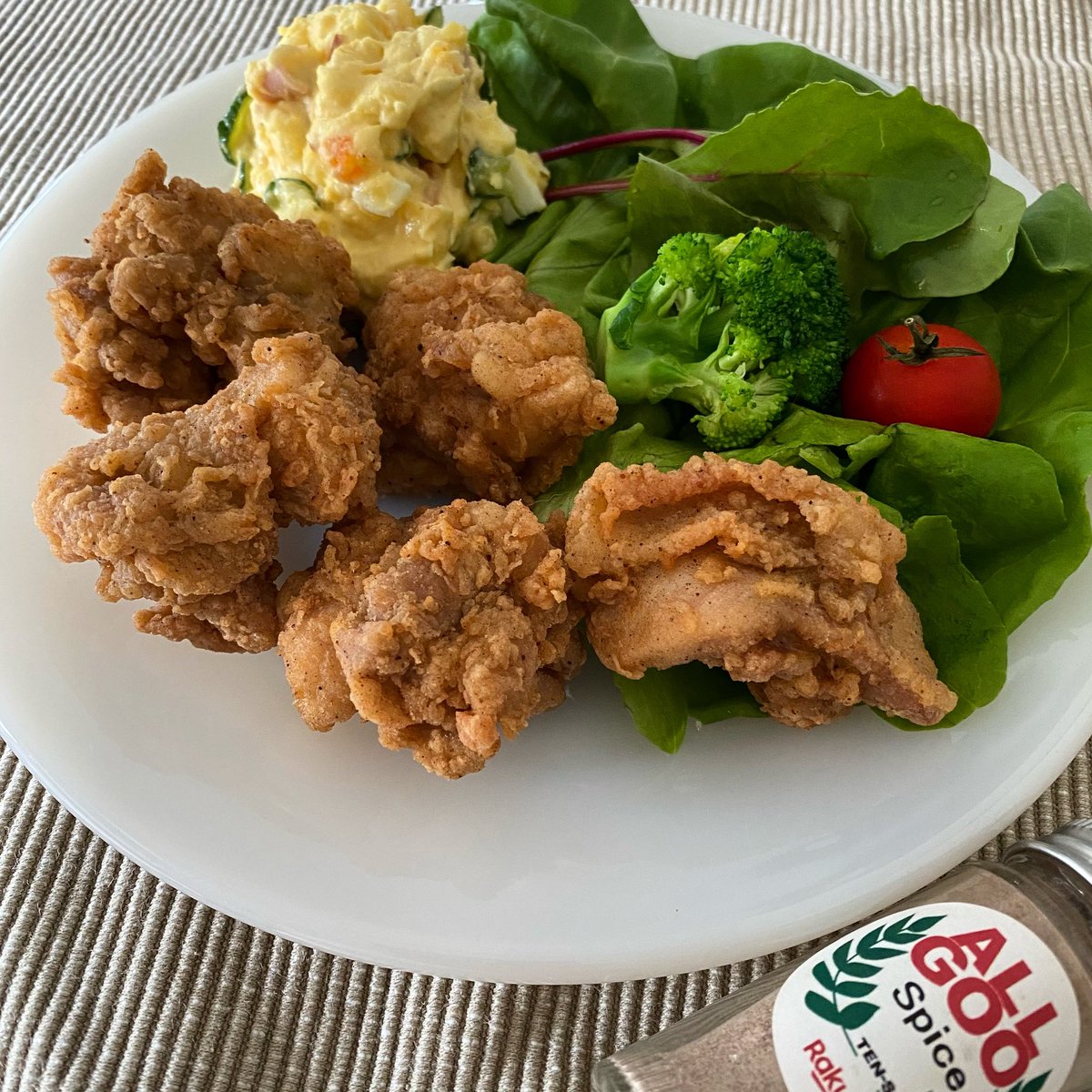 ALLGOOSpice's tweet photo. 🏆オールグースパイスでおうちオリジナル👍

🙋‍♀️オールグースパイス👍抜群です！
是非、お試しください！

楽天市場にて販売中
「オールグースパイス」で検索
💁‍♀️3種類お試しセット¥600(税込•送料無料)
https://t.co/g4TMIQWip4
💮Quick&amp;Easy…手早く簡単！激変.激旨！
#楽天市場 #フライドチキン https://t.co/pmo1kON2cU