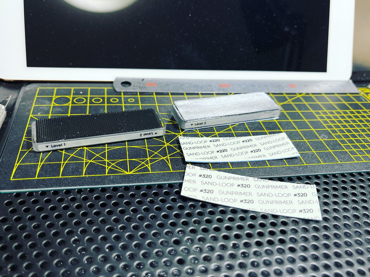 yossy_0206's tweet image. GUNPRIMERの
SAND-LOOPは使い易ですね
ミニハンドルはマジックホック
ペーパーサイズもミニハンドルピッタリ
両面テープ付き
軽く擦るだけで面がビシって出ます
#GUNPRIMER
#SANDLOOP
#ガンプライマー
#korea
#韓国