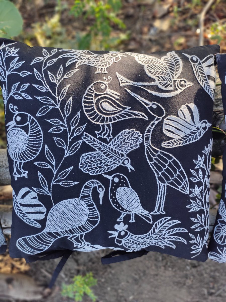 Ahambhumika's tweet photo. We have few pieces of these 2 designs of hand embroidered cushion covers inspired from Gond Art. Size 16 x 16 inches. Fabric cotton, pre washed pre shrunk and colourfast. Price Rs.835 per piece.
Minimum order quantity any 2 pieces. 
To order yours please message us. https://t.co/tZ4xtS2Aak