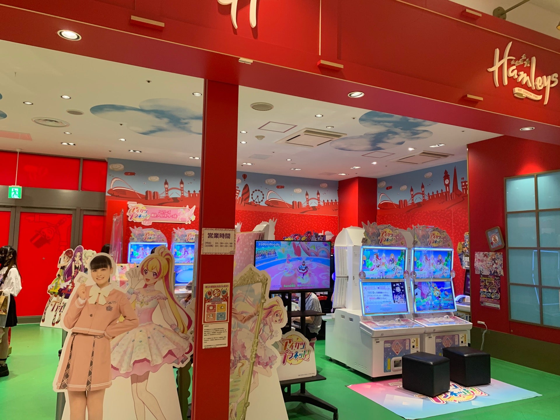 紫雲ななせ Twitter પર こんにちは アイカツ オフィシャルショップ 横浜ワールドポーターズ店 In 横浜市 神奈川県 T Co Cfj9ufm3eg T Co Hzmkoovryi Twitter