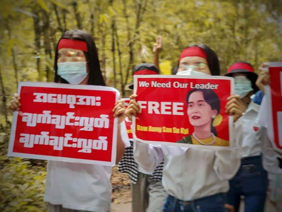 ayehayman1's tweet photo. Residents from Paung Township, Mon State staged strike against military dictatorship. #Black4Rohingya #WhatsHappeningInMyanmar #June13Coup  https://t.co/MUubPMR7nt