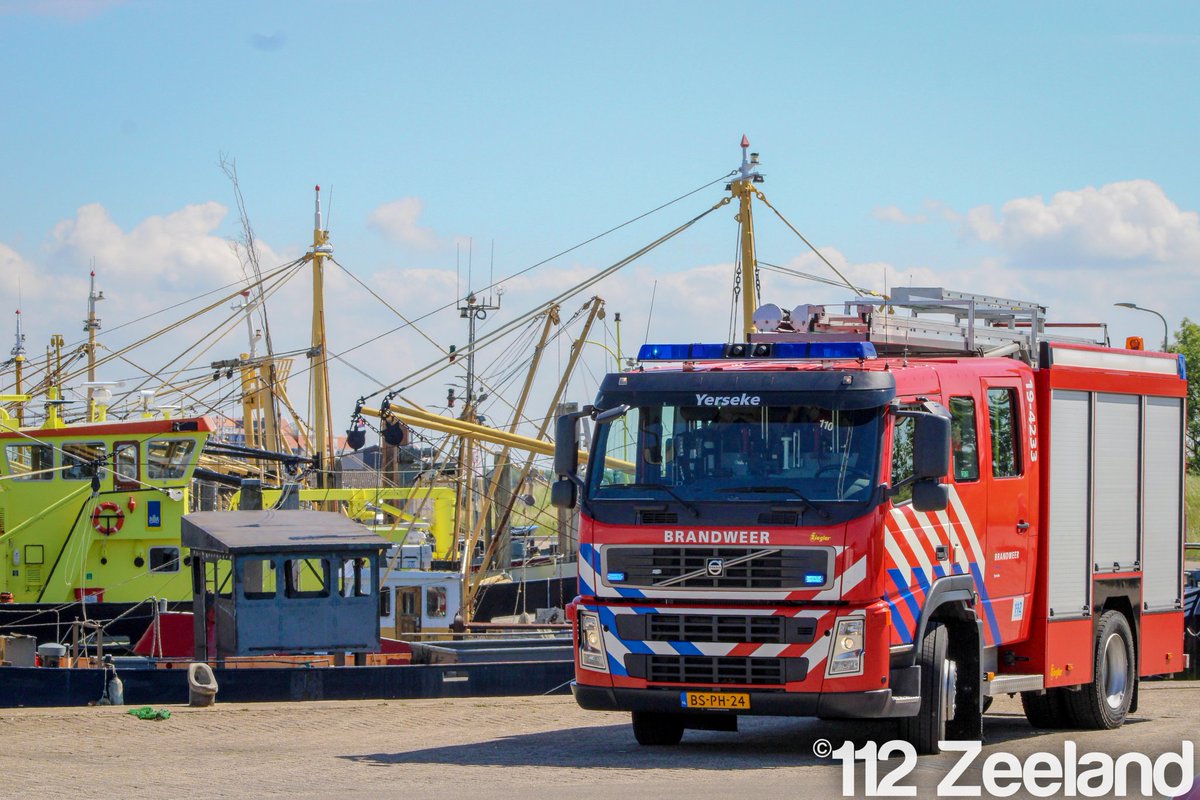 1Zeeland's tweet photo. Nieuwe Tankautospuit 19-4233 Brandweer Yerseke.
Dit is het 'oude' voertuig van Brandweer Kloosterzande
#112zeeland #yerseke #yersekehaven #brandweeryerseke #brandweer #new #brand #mossels #mosselman #zeeland #photography #firetruck #fire #brandweerwagen #bzk https://t.co/lmP25GdfTk