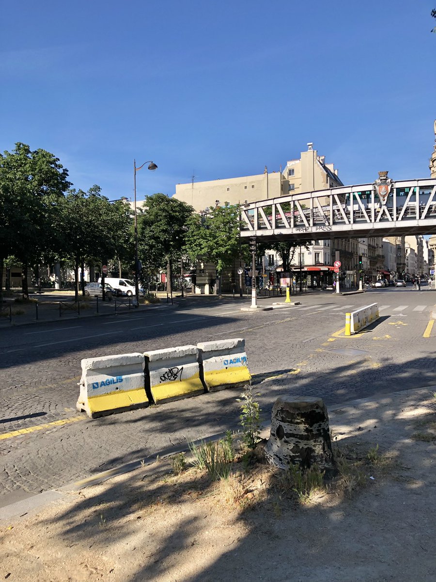 EricKLein_'s tweet photo. Le soleil se lève sur #saccageparis 🌞 https://t.co/zIAscZLrCE
