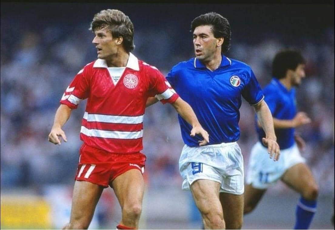 futbolretro.es on X: "Que fotón: Michael Laudrup y Carlo Ancelotti en un Dinamarca-Italia de la Eurocopa de 1988 https://t.co/qJXq1ENt5D" / X