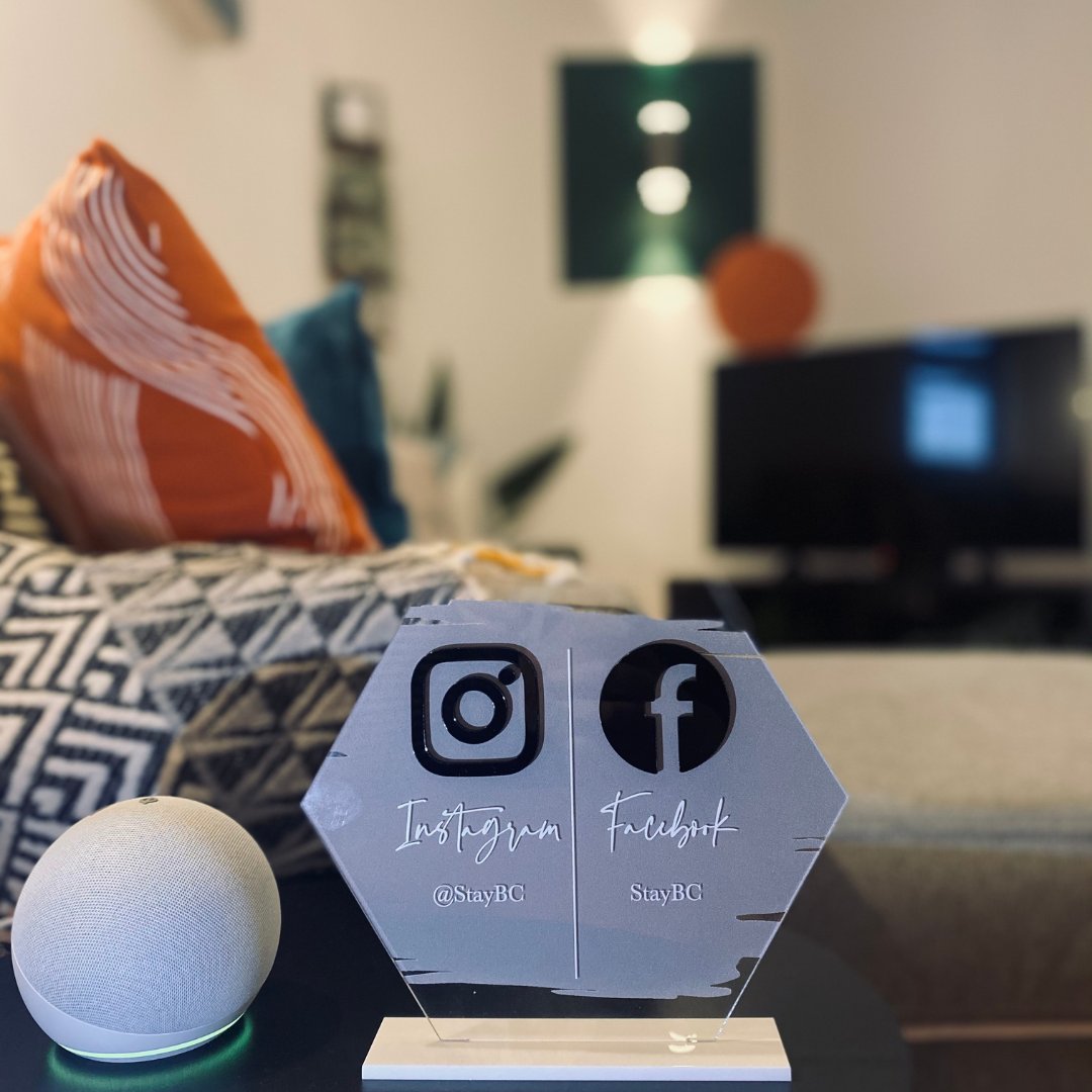 📺 Enjoy NETFLIX night in StayBC homes and apartments anywhere in Wales and England! All units have Smart TV with Netflix installed, so every stay is worth a series of episodes 🍿

🌐 staybc.co.uk