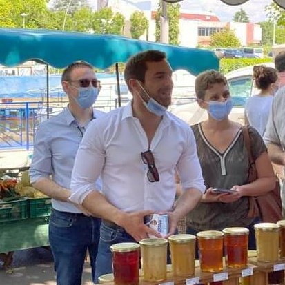 A_Dutremble's tweet image. 👥 Nous recevions @JulienOdoul ce samedi sur le marché de Montceau les Mines. Très bon accueil et surtout une réelle envie des Montceliens d'installer l'alternance aux manettes #OnEstPrêt