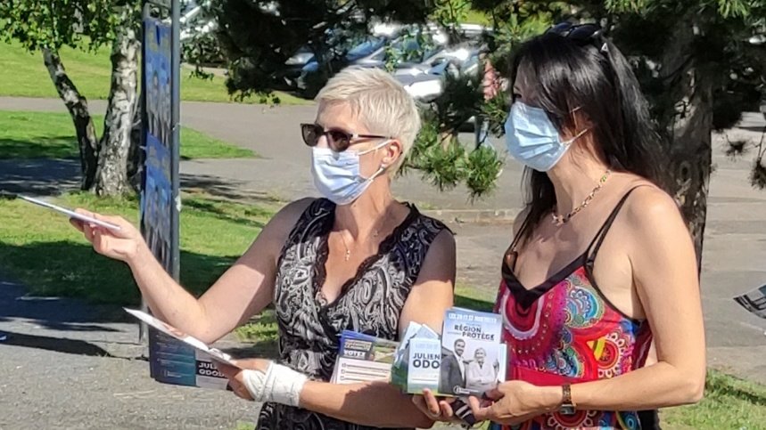 A_Dutremble's tweet image. 👥 Nous recevions @JulienOdoul ce samedi sur le marché de Montceau les Mines. Très bon accueil et surtout une réelle envie des Montceliens d'installer l'alternance aux manettes #OnEstPrêt