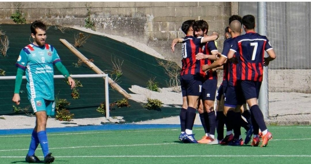 VistaCf's tweet photo. Matchday

Hoxe ás 12 @cdpontellas 🆚 Vista Alegre Estudiantil

#imosequipo
#vistaalegreestudiantil
#apolostrespuntos
#fútbolsantiagués https://t.co/Jj5vIUbo7m