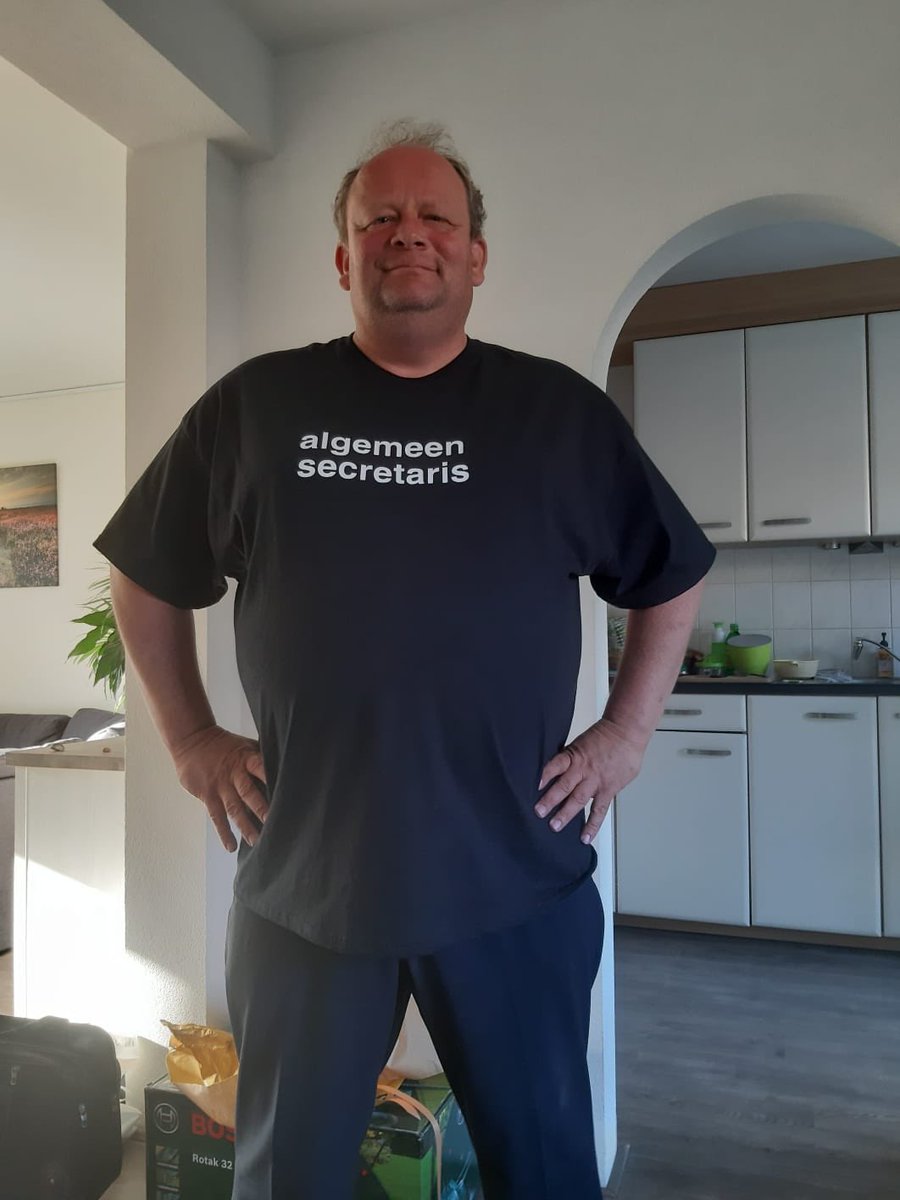 devis1's tweet photo. Van @BPlaatje als #organizer kreeg ik een #Bondgenootje shirt bij #acties in Groningen.
Nu mag hij dit shirt dragen als #algemeensecretaris van de @FNV
Een echte #Drent gekozen door het #ledenparlement,
maar wij weten, dat je er voor ons allen bent.
Succes mien jonge!
#FNV https://t.co/10qLabZBFA
