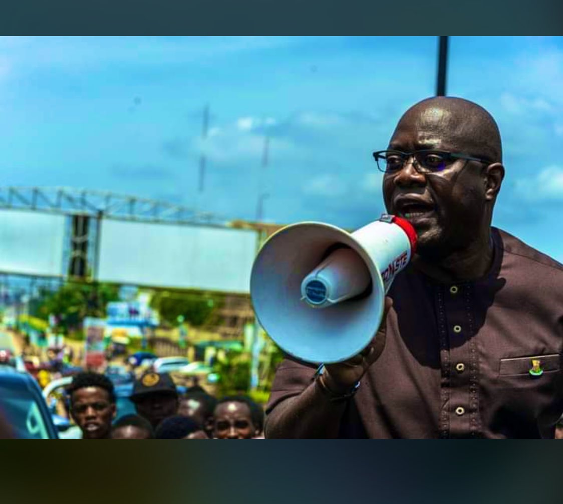 Jngwobia1's tweet photo. He is the voice of the voiceless, a true democrat, lover of the masses n best governor in Nigeria. I love @seyimakinde I envy Oyo people oooo. #KeepitOn #June12thProtests #TwitterbaninNigeria #EnoughIsEnough #EndBadGovernanceinNIGERIA #End1999constitution https://t.co/h92BY1kYVl