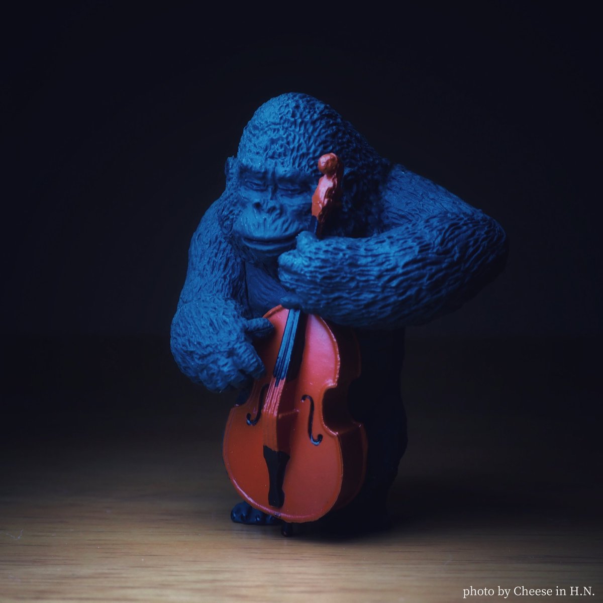 ﾁｰｽﾞｲﾝ骨付き肉 Jazzy Gorilla オモ写 Toyphotography ガチャオモ写 Animaljazz 朝隈俊男 Contrabass コントラバス ゴリラ Gorilla