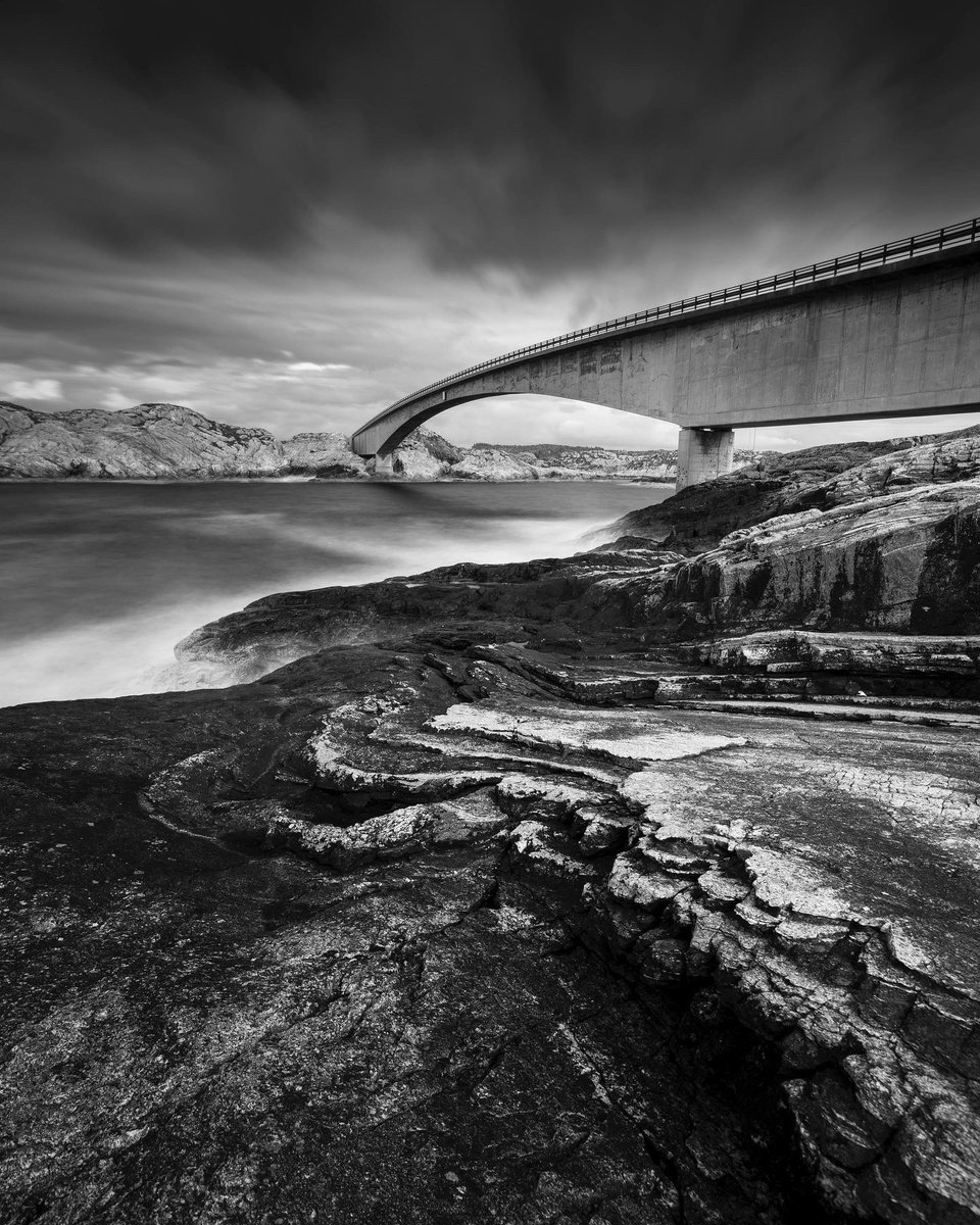 Turøy Bridge in black and white
