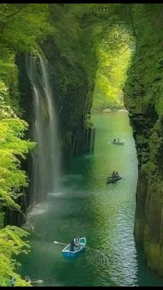 Huzur için tek eksin sen sin mesaj at dönüş yapılacaktır antalya yanlız bayanlar 
yanlızlık kader değil gizlilik sevgi sadakat özelliğinde 
Not foto alıntıdır huzurun sessizliği