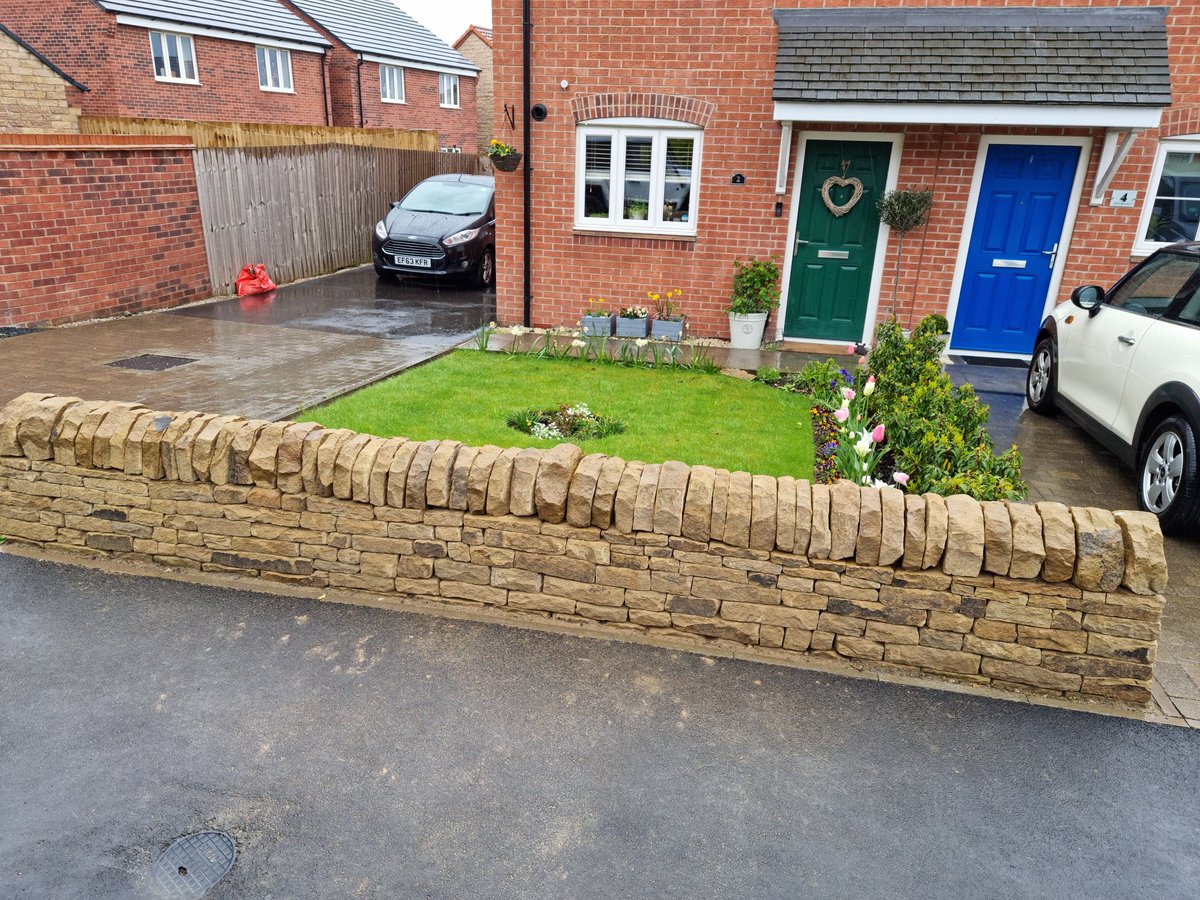 oxstonecraft's tweet photo. Cute dwarf wall! Lovely customer! Happy waller! https://t.co/f5gjuD9eQj