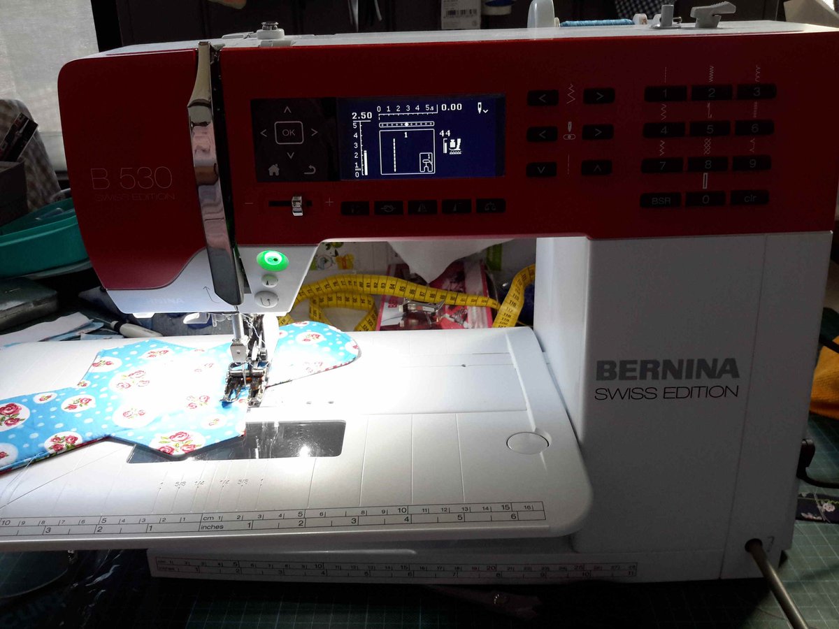 marienaailes's tweet image. De dag van de naaimachine! Dus zet ik mijn lievelings machine maar op de kiek. #Bernina #Naaimachine The Day of the #sewingmachineday #Bernina530