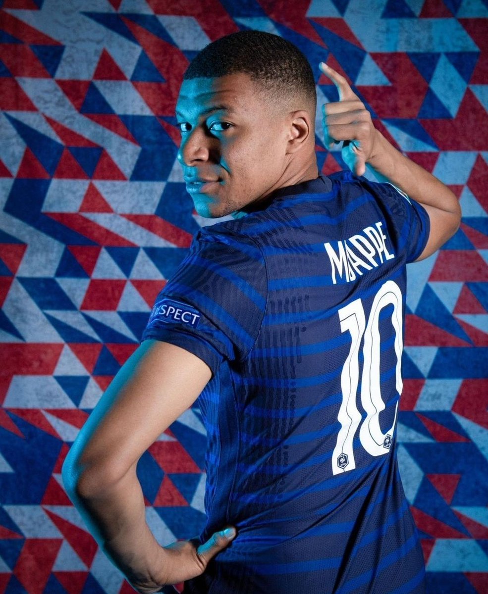 KMbappeRM's tweet photo. READY! 🔵⚪🔴 https://t.co/vH5fRjWoh7