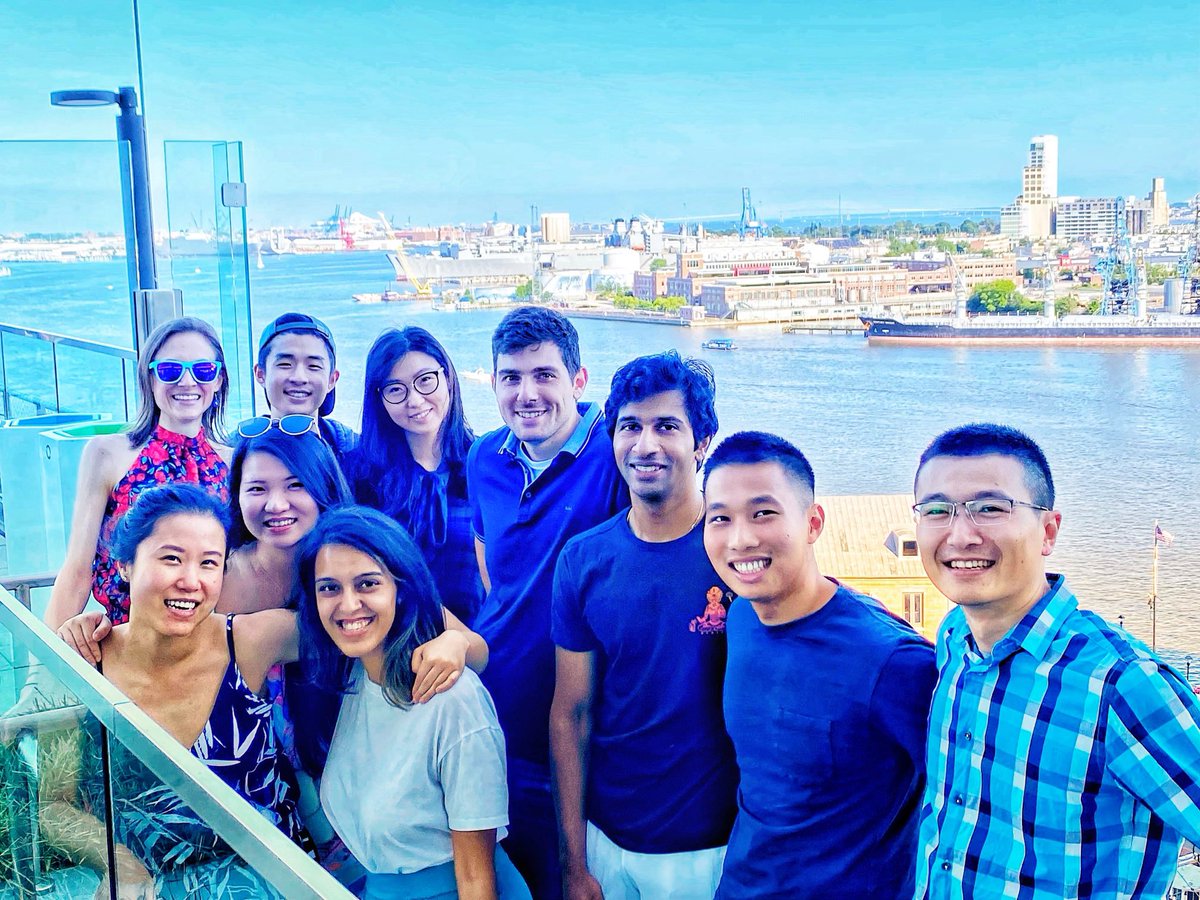 angela_jia_'s tweet photo. Best co-residents ever. #radoncsontherooftop #brewsandMUs #noscrubs #HopkinsRadOnc #PlanApproved https://t.co/2LS2zZ9Wub
