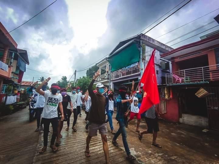Raven10046527's tweet photo. The Dawei Coalition Strike and the Youth Strike march in unison to protest on the evening of June 13 against the military dictatorship.
#Black4Rohingya 
#WhatsHappeningInMyanmar 
#June13Coup https://t.co/oY9zcxMvDh