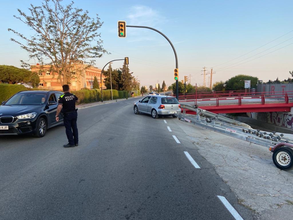 AMontcabrer's tweet photo. 👉🏻Ahir dia 12 de juny, mentre estàvem de guàrdia, vam ser activats per un IF al nostre municipi de Cabrils.🔥
👉🏻Per sort va ser un petit ensurt, gràcies a la ràpida actució.
👉🏻Seguidament vam col·laborar en un accident de trànsit conjuntament amb Policia Local Cabrils.🤝🚔 https://t.co/6xGlF4JQuB