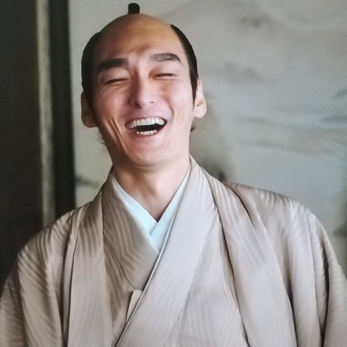 雲蝶 S Tweet 青天を衝け 耐えきれぬ 雷神となった父を思い浮かべてしまった 父の思い出話からの笑顔の慶喜さん そして 円四郎め 誠に不思議な者を押し付けおった の懐かしそうな寂しそうな笑顔 こういう微妙な表情にグッとくるね 草彅剛 Trendsmap