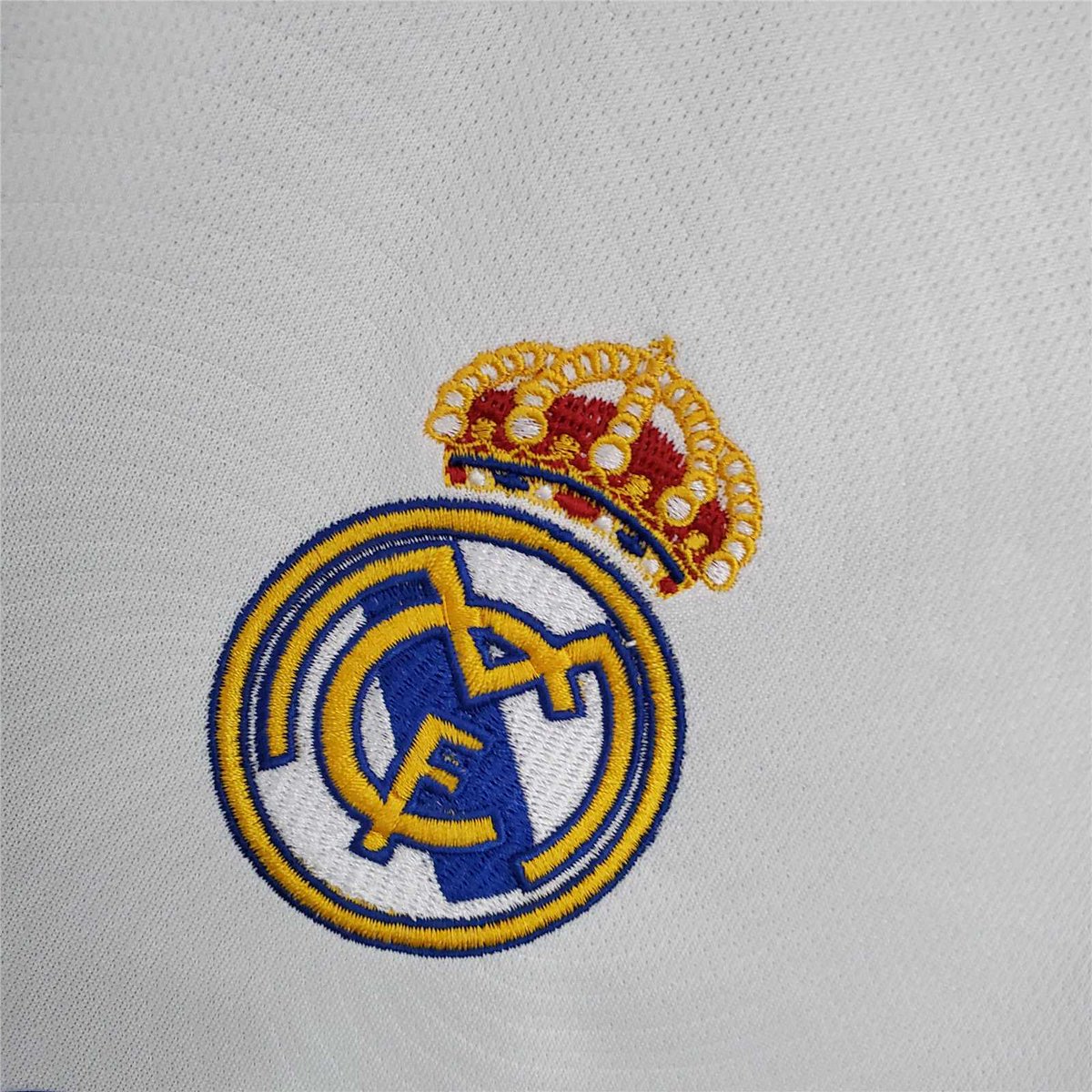 ⚠️ATENCIÓN⚠️
REGALAMOS la NUEVA camiseta del REAL MADRID gracias a ⭐️@Sr_Twisted⭐️

📄PARA PARTICIPAR SOLO:
👉Hacer RT 🔄 a este tweet 
👉Seguir a @Sr_Twisted 

A los 800 rts anunciamos ganador suerte! 🍀 
Solo España 🇪🇸